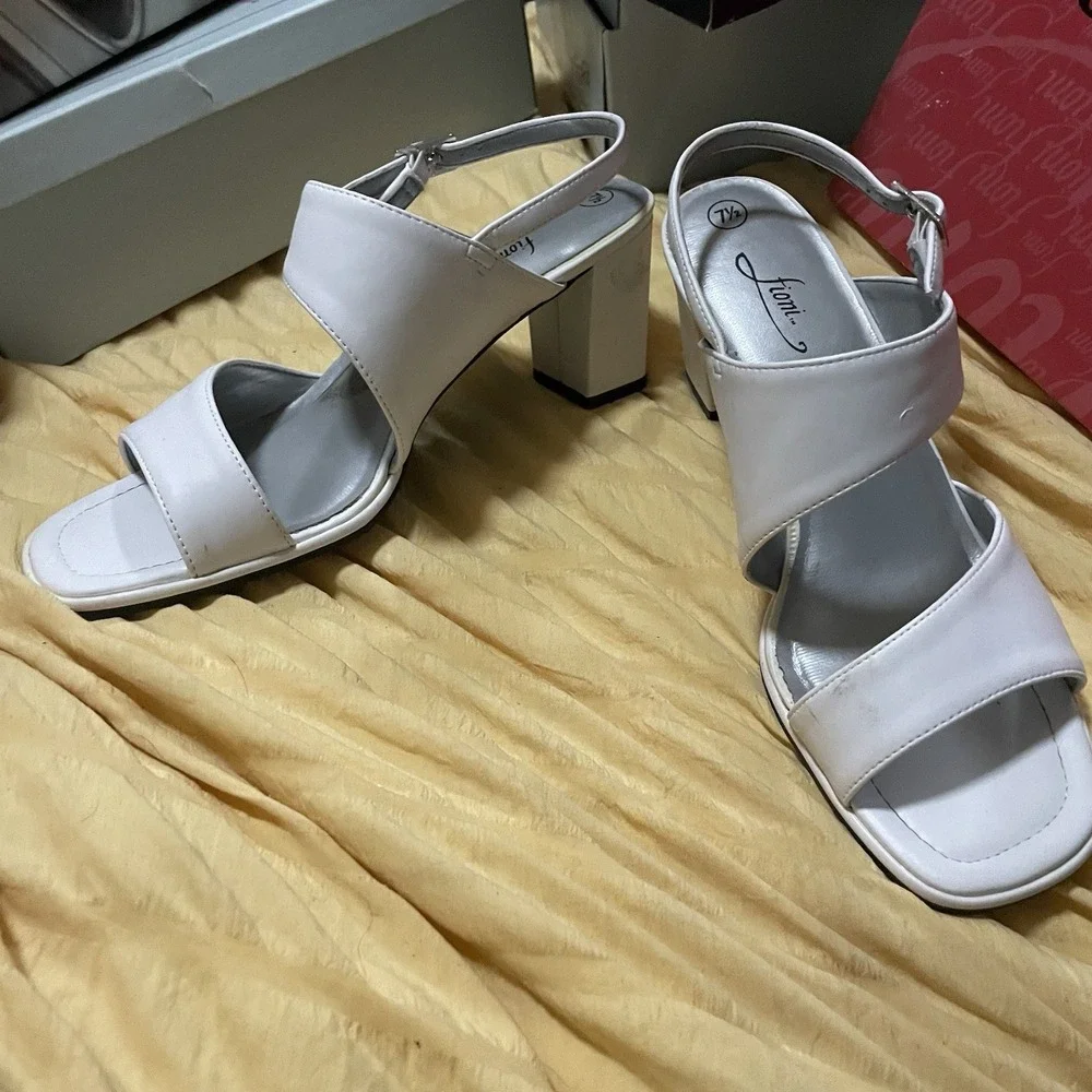 Fioni Women's Open Toe Strappy‎ Heeled Pumps Sandals, White, Size 675, EUC